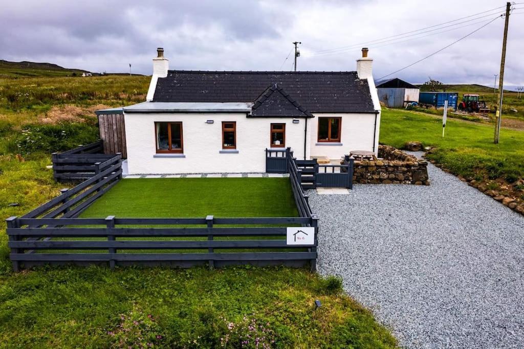 No. 6 - The Little House That Gives You A Hug Trumpan Exterior photo