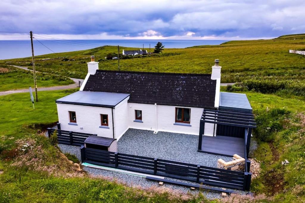No. 6 - The Little House That Gives You A Hug Trumpan Exterior photo