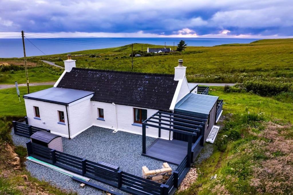 No. 6 - The Little House That Gives You A Hug Trumpan Exterior photo