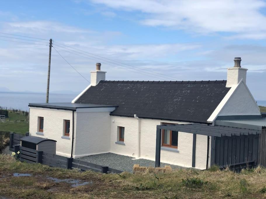 No. 6 - The Little House That Gives You A Hug Trumpan Exterior photo