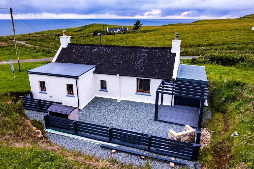 No. 6 - The Little House That Gives You A Hug Trumpan Exterior photo
