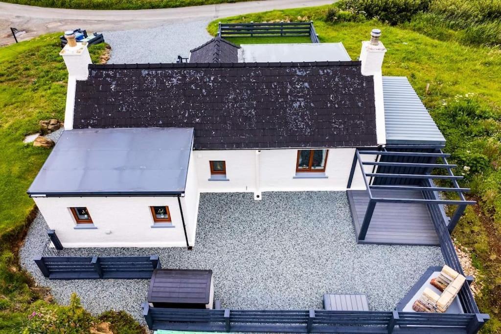 No. 6 - The Little House That Gives You A Hug Trumpan Exterior photo