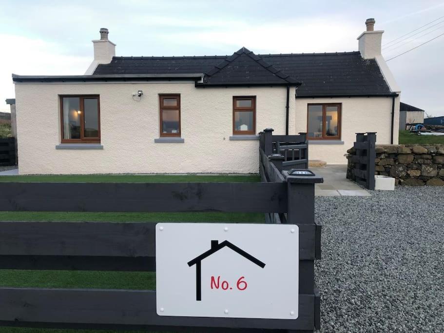 No. 6 - The Little House That Gives You A Hug Trumpan Exterior photo