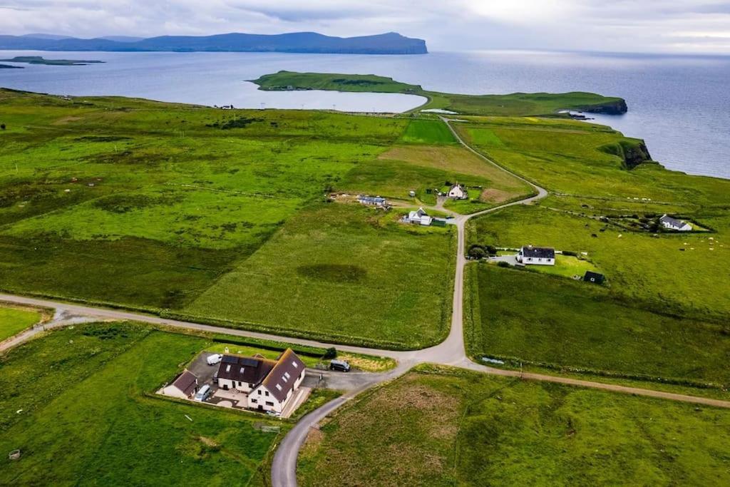 No. 6 - The Little House That Gives You A Hug Trumpan Exterior photo